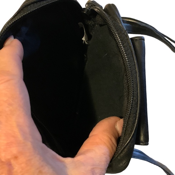 Black Leather Crossbody belt bag, phone and passport, Made in Italy - Picture 5 of 9